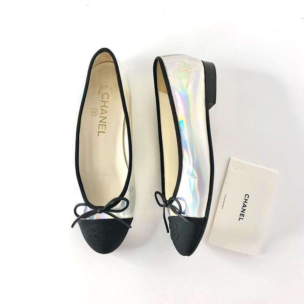 Chanel CC Logo Iridescent Patent Cap Toe Ballerina
Flats 36 - Picture 3 of 12
